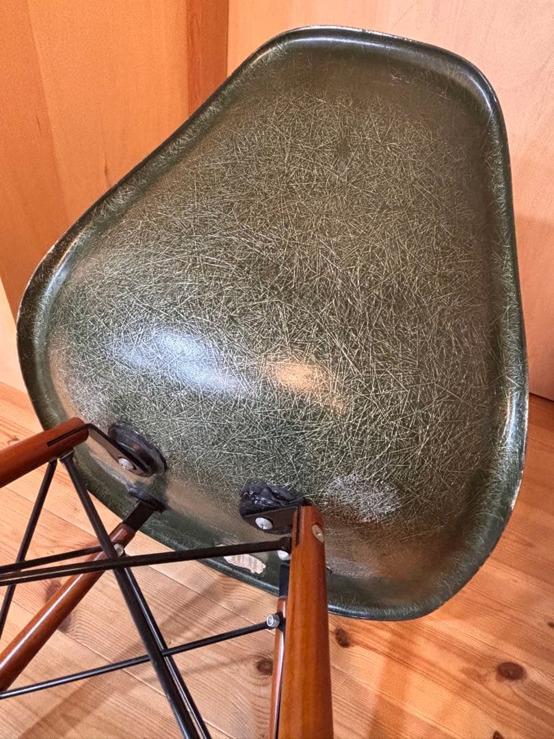 TO27 ハーマンミラー　イームズチェア　サイドシェル