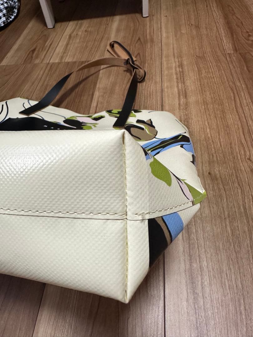 MARNIマル二　トートバック　PVCフラワー　ホワイト　ブルー