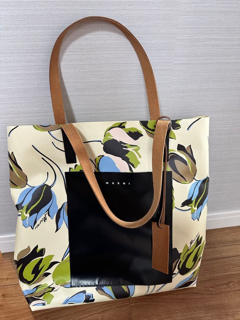 MARNIマル二　トートバック　PVCフラワー　ホワイト　ブルー