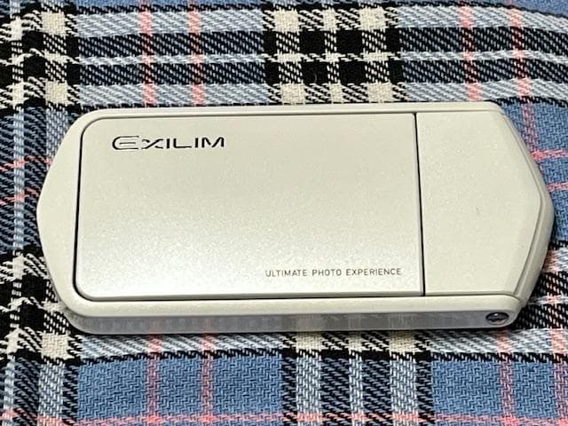 デジタルカメラ CASIO EXILIM EX-TR15WE