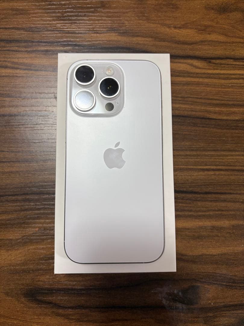 Apple iPhone 16 pro 256GB ホワイトチタニウム