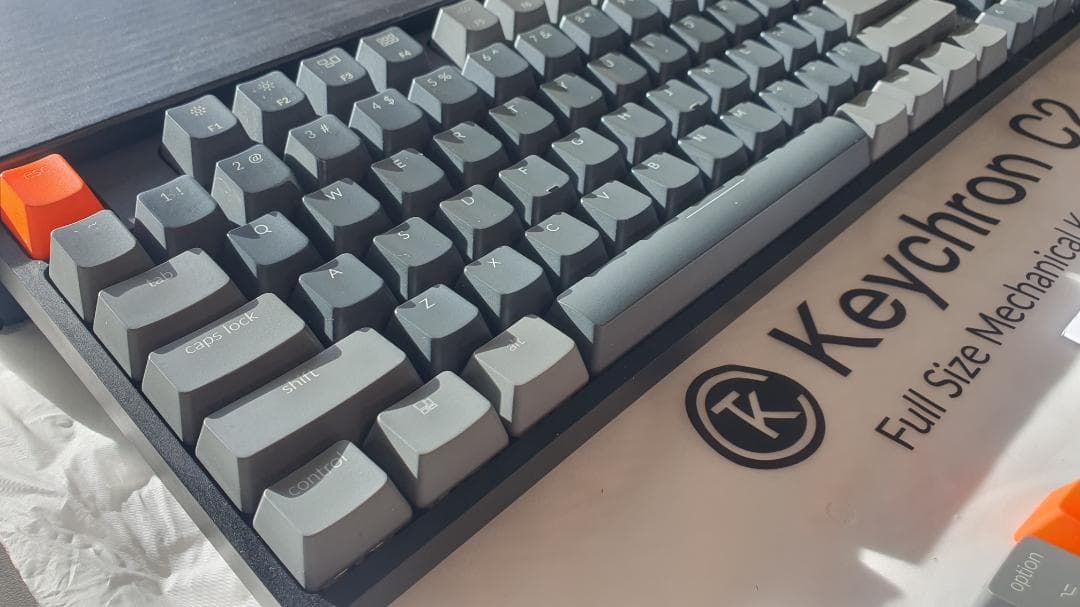 【US配列】Keychron C2 フルサイズメカニカルキーボード（美品・赤軸）