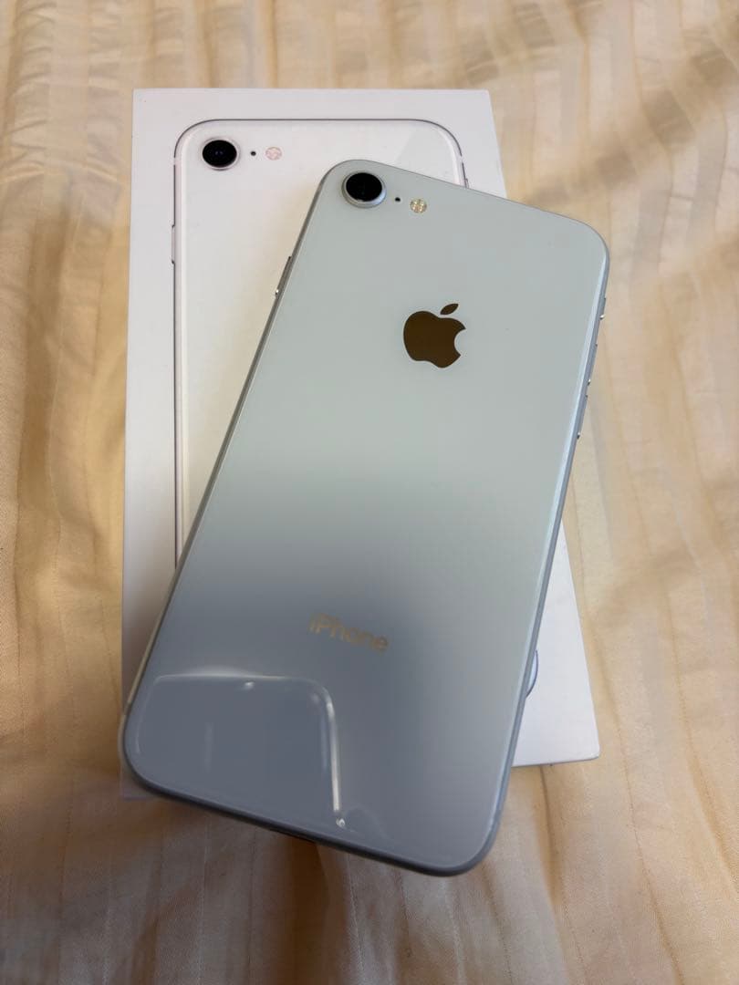 Apple iPhone 8 シルバー 64GB 傷あり
