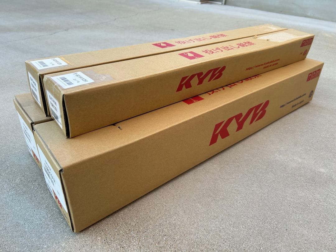 KYB ショックアブソーバー 4個セット　ハイエース