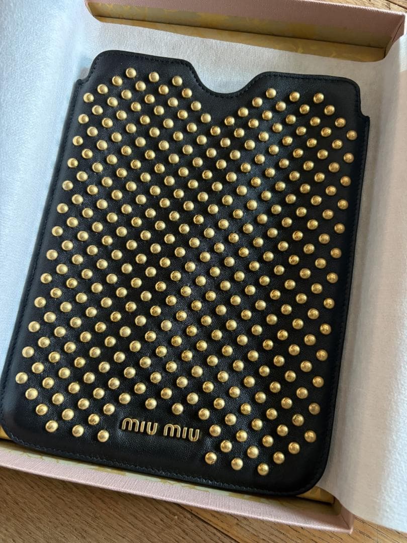 新品　MIU MIU iPadレザーケース