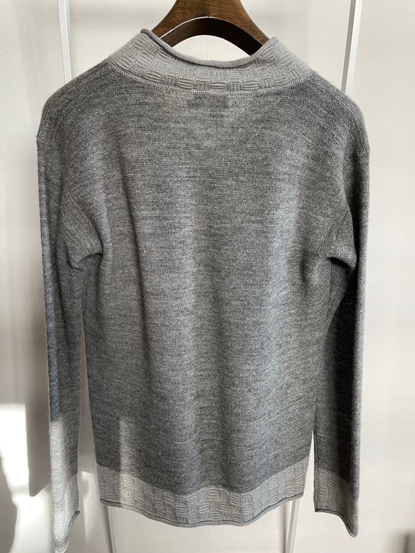 【極美品】ジョルジオアルマーニ　デザインVネックニット　４８　グレー　アルパカ