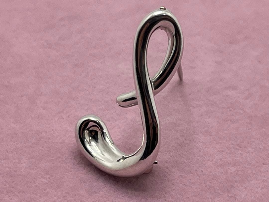 h146 希少　美品　ティファニー　アルファベット「S」イニシャル「s」ブローチ