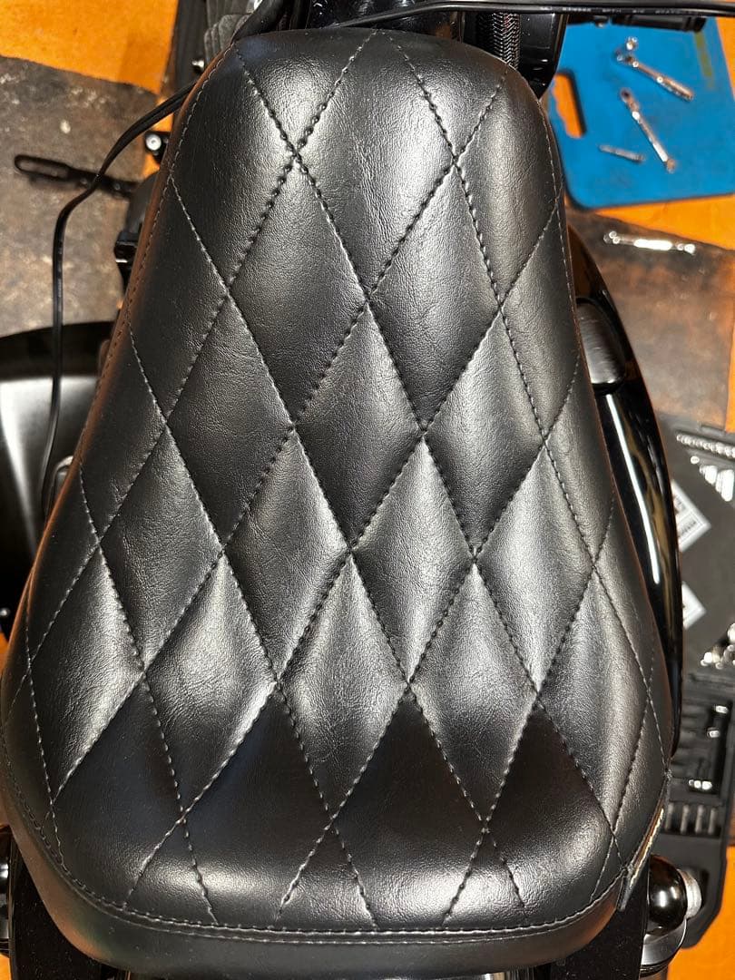 専用Le Pera 黒 バイクシート ダイヤモンドキルティング　ラペソロシート