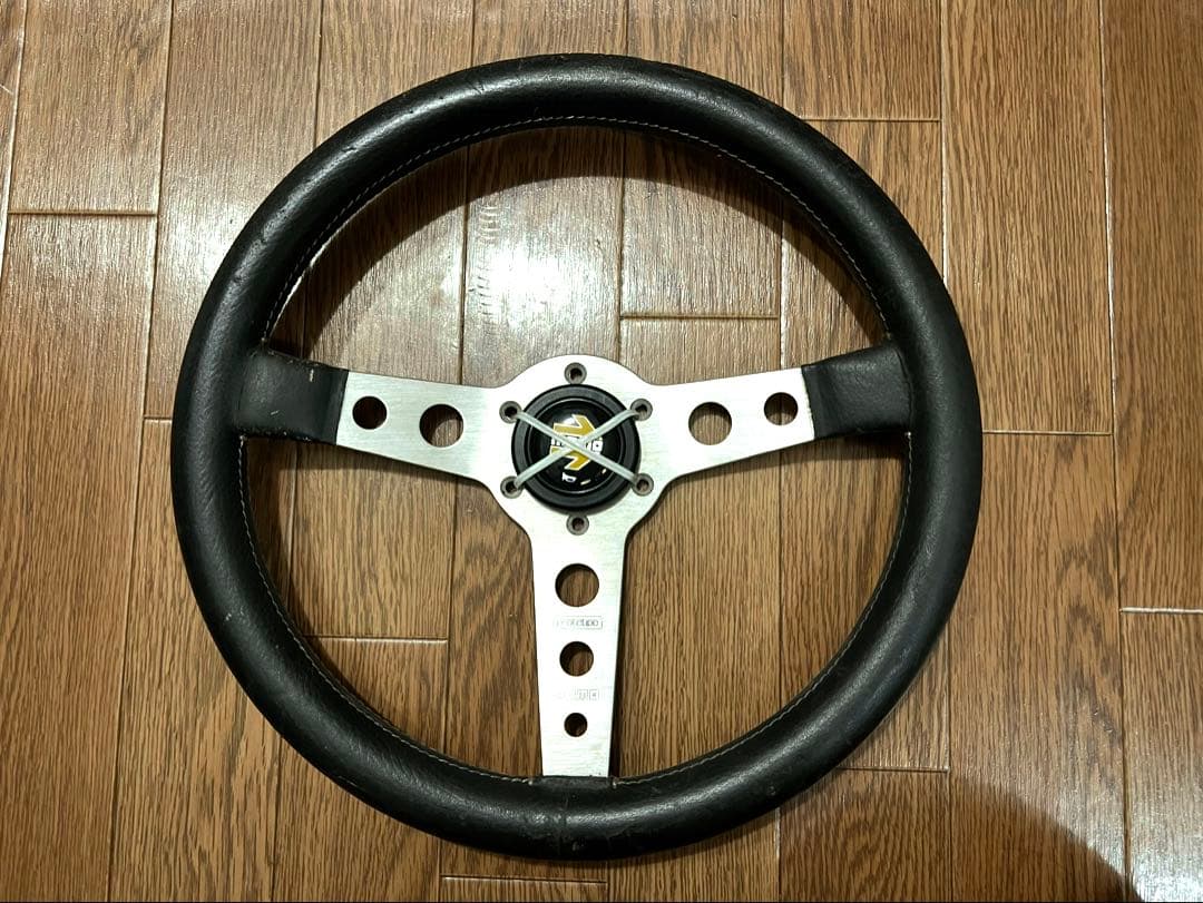 MOMO モモ 34パイ ステアリング ホーンボタン付き