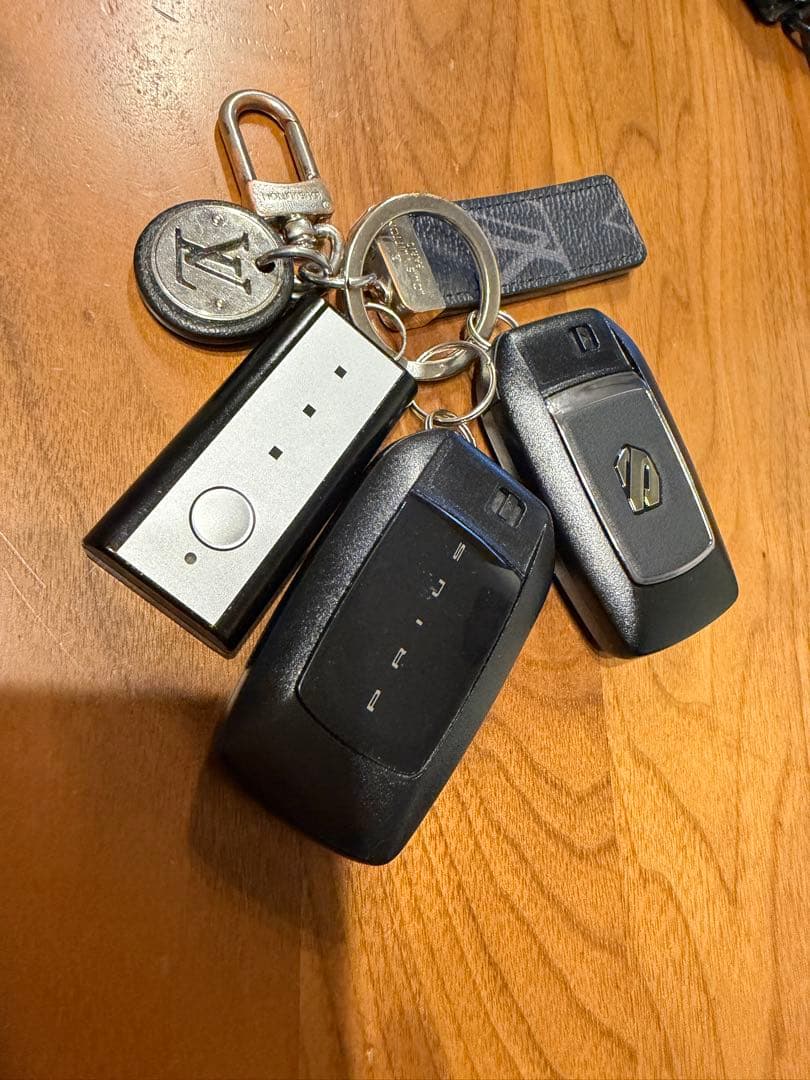 y*K様 ルイ・ヴィトン ブラックレザー 長財布とキーホルダーセット