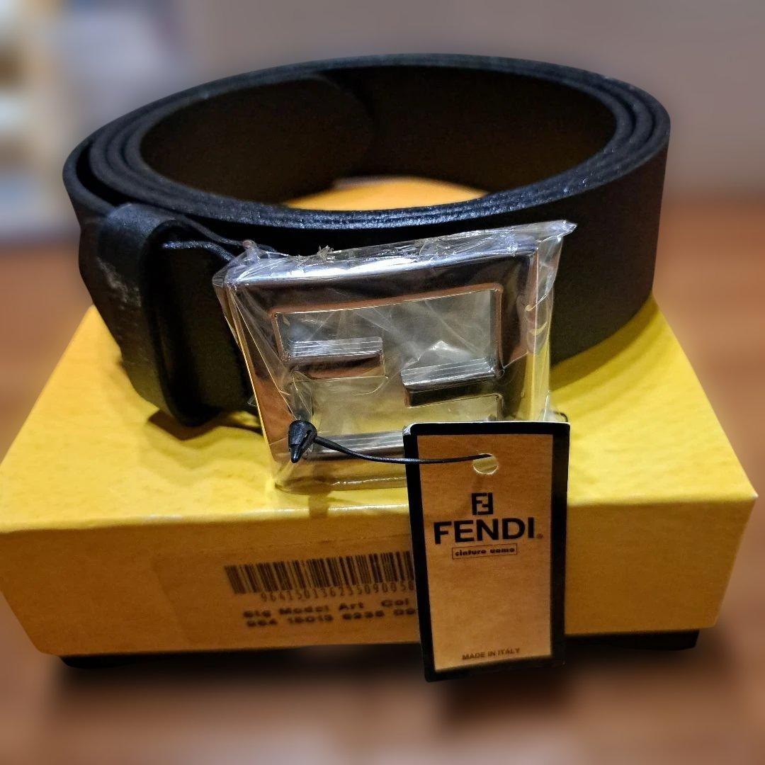 新品、未使用FENDI イタリア製ブラックレザーロゴベルト　ズッカ柄　Zucca