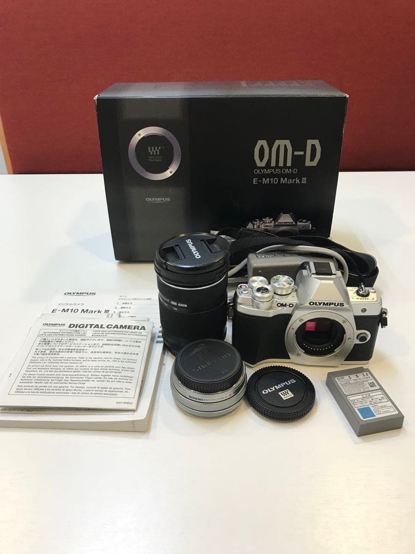OLYMPUS E-M10 Mark III カメラ　I.1979