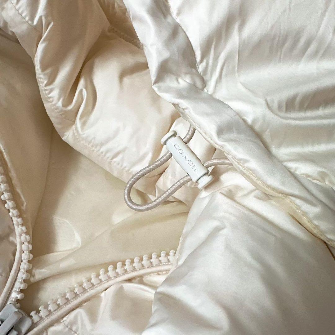 COACH コーチ ダウン ショート丈 ホワイト 総柄 ロゴ金具 M