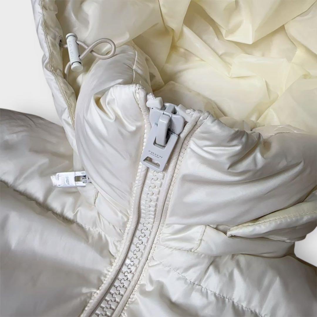 COACH コーチ ダウン ショート丈 ホワイト 総柄 ロゴ金具 M