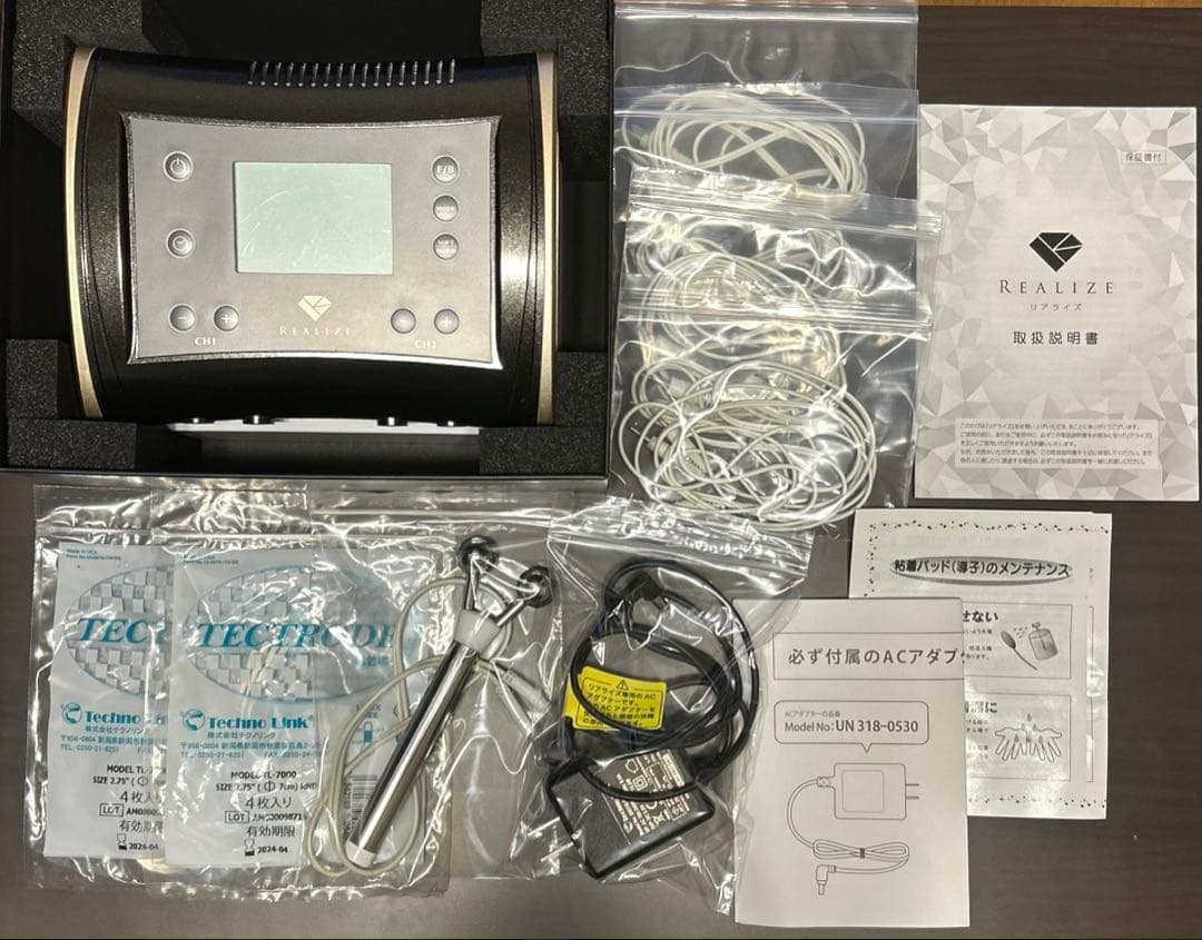 なすび【REALIZE】スリムビューティハウスEMS美容機器 本体と付属品