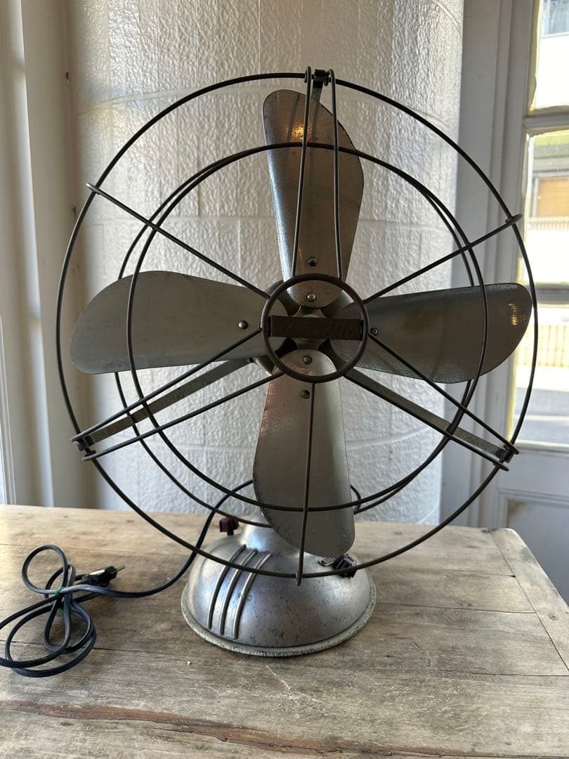 かなり重厚は仕上がりレトロ扇風機　アンティーク