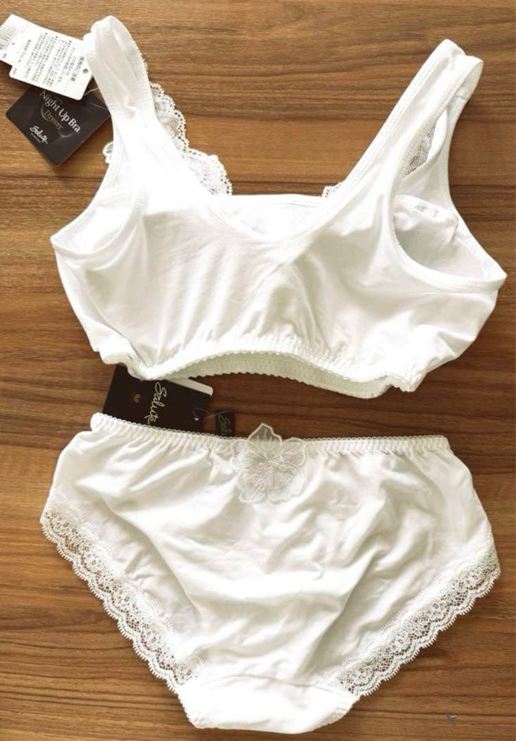 Salute ワコールナイトアップブラ&ショーツセット　M 2点セット　サルート