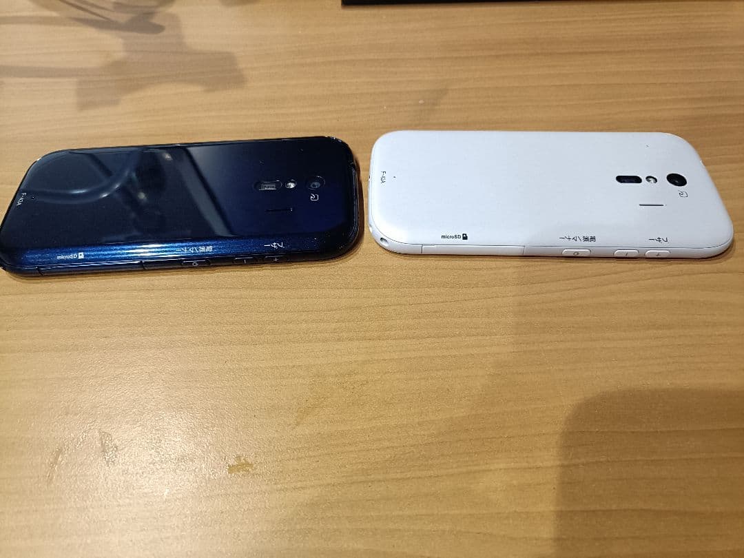 2個セット　F42-A スマートフォン らくらくスマホ　手帳ケース付き　ドコモ