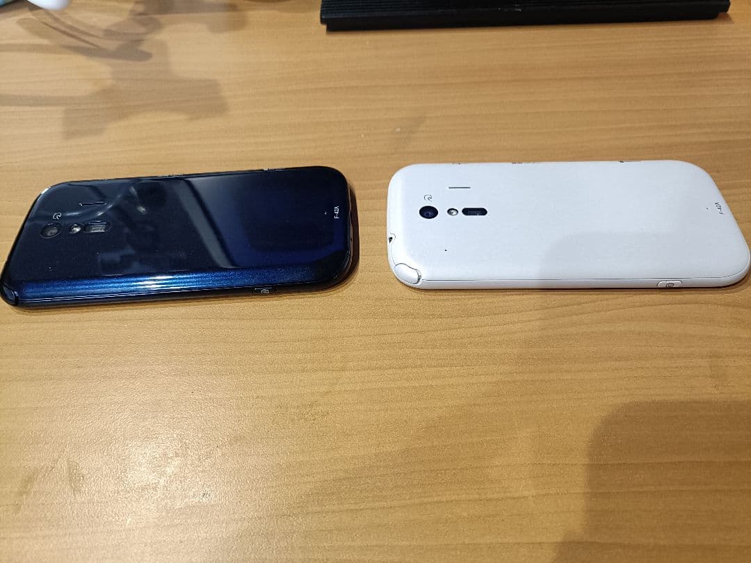 2個セット　F42-A スマートフォン らくらくスマホ　手帳ケース付き　ドコモ