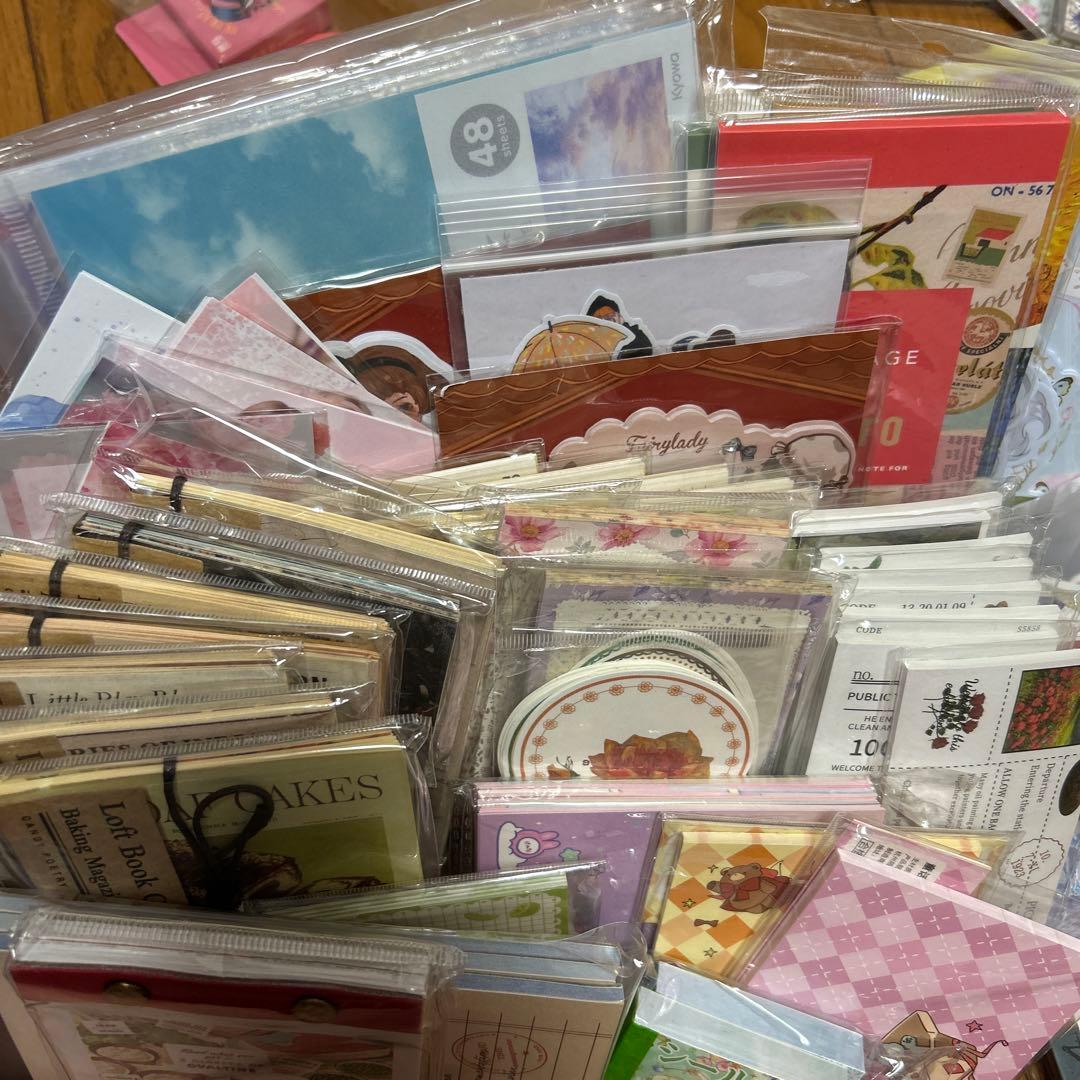 紙モノまとめ売り⭐️訳あり処分、海外コラージュ素材紙、シールメモ、スタンプ、雑貨等