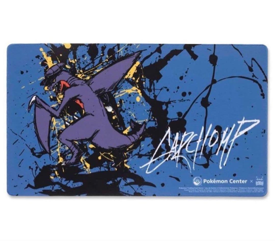 海外ポケモンセンター:ポケモンセンター×OMOCAT:ガブリアス プレイマット