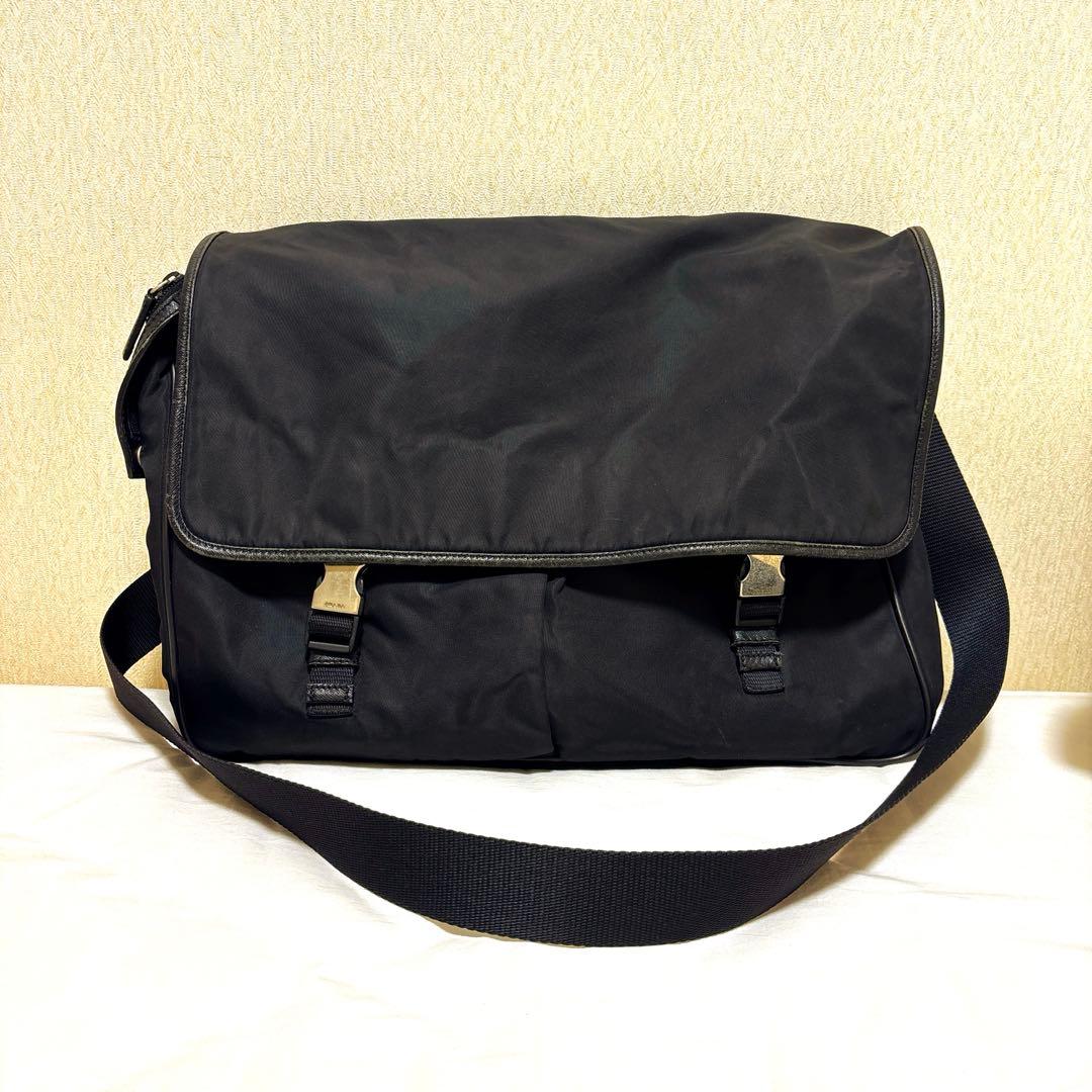 PRADA メッセンジャーバッグ