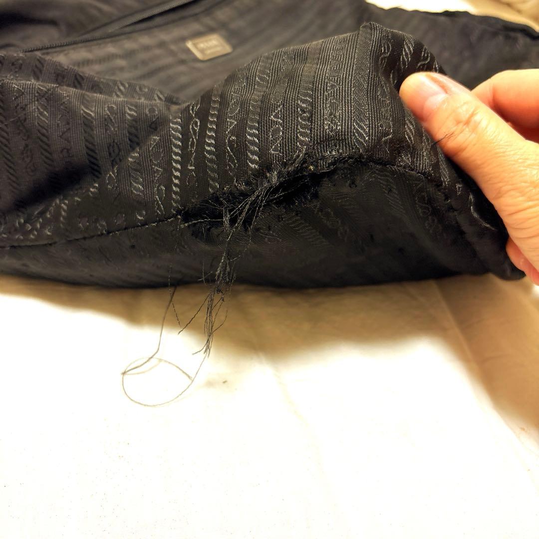 PRADA メッセンジャーバッグ