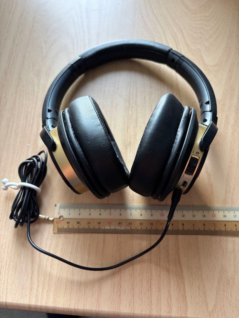 ヘッドホン　Audio-Technica ATH-WS660BT