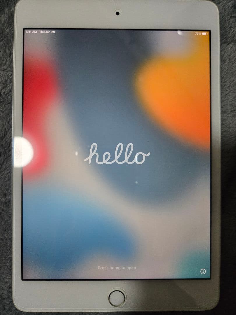 iPad mini 第4世代シルバー128GB(カバー、ガラス保護フィルム付属)