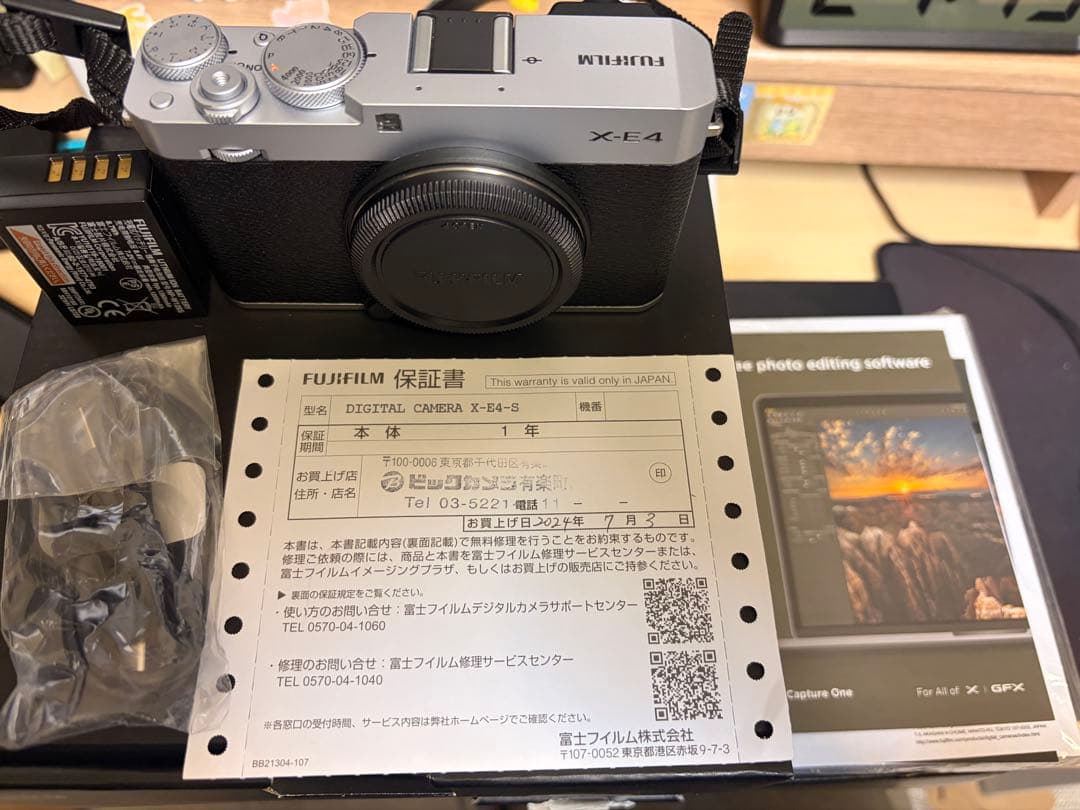 【美品】FUJIFILM X-E4 ボディ シルバー（保証書箱取説等あり）