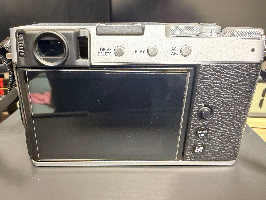 【美品】FUJIFILM X-E4 ボディ シルバー（保証書箱取説等あり）