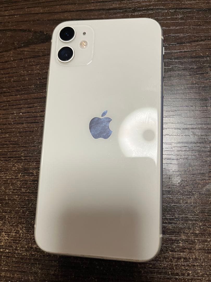 ま*と様 Apple iPhone 11 ホワイト 画面にひびあり 73% ジャ