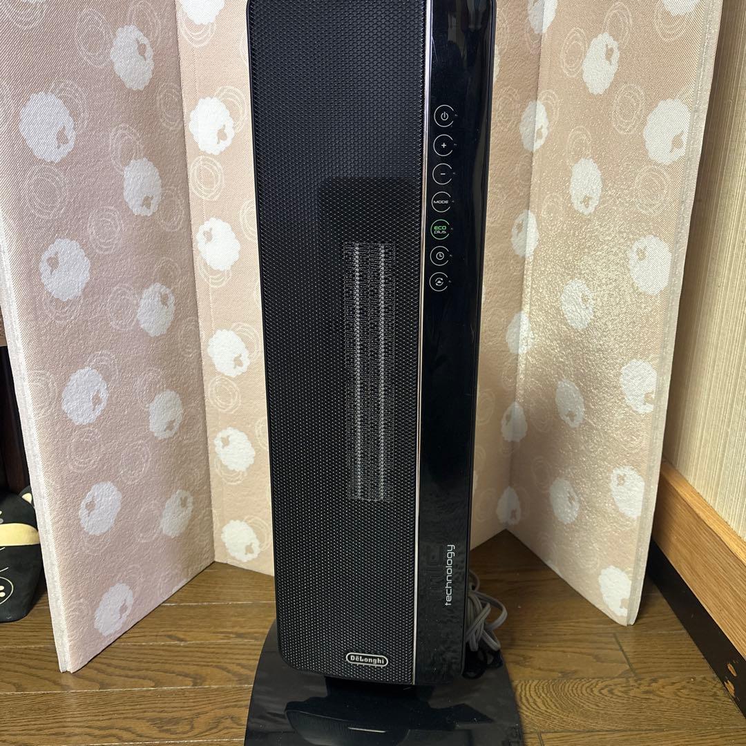 デロンギ　中古品　セラミックファンヒーター 黒　箱無し　説明者リモコン有り