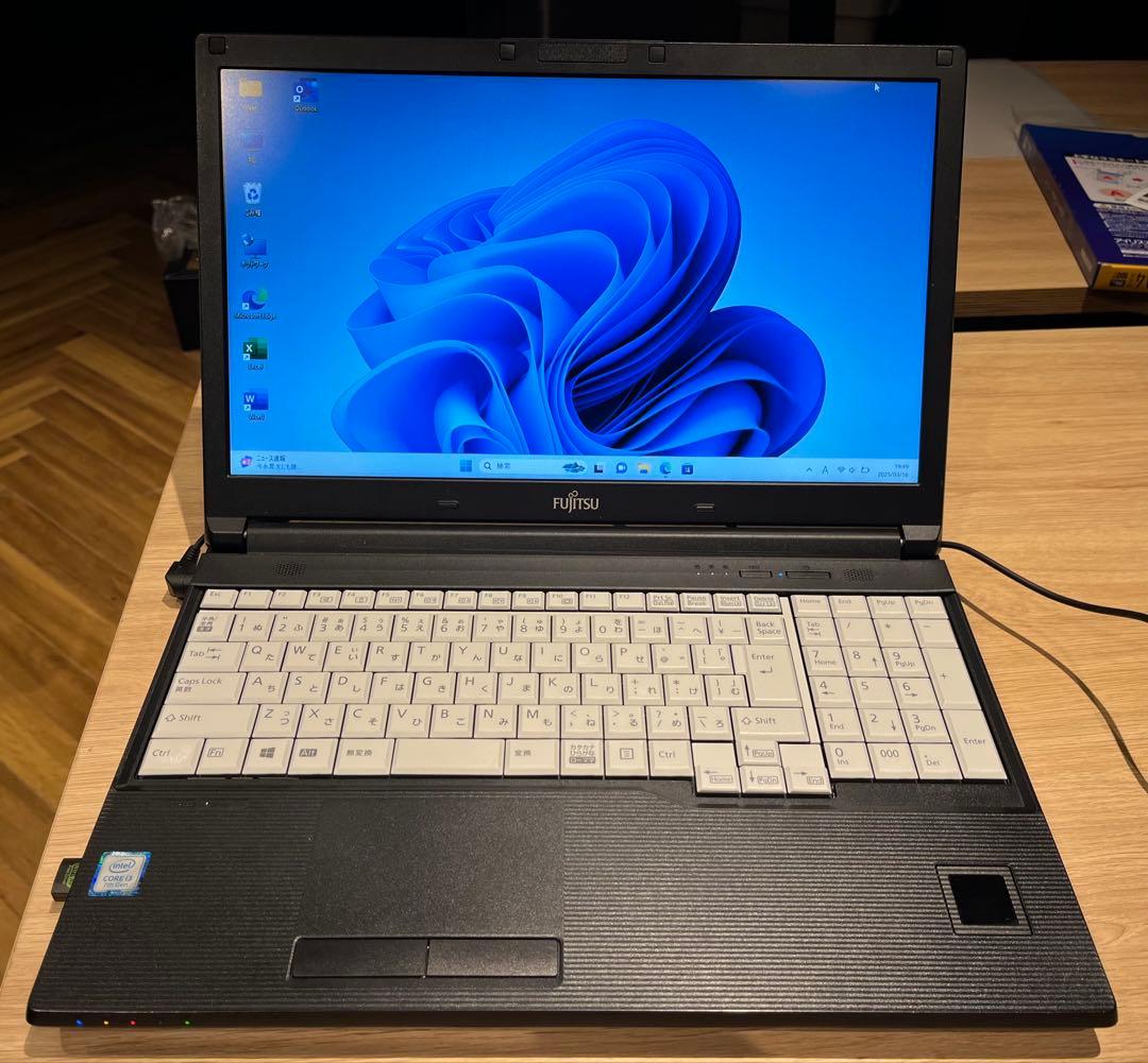 Windows11　ノートパソコンoffice搭載　富士通A577シリーズ
