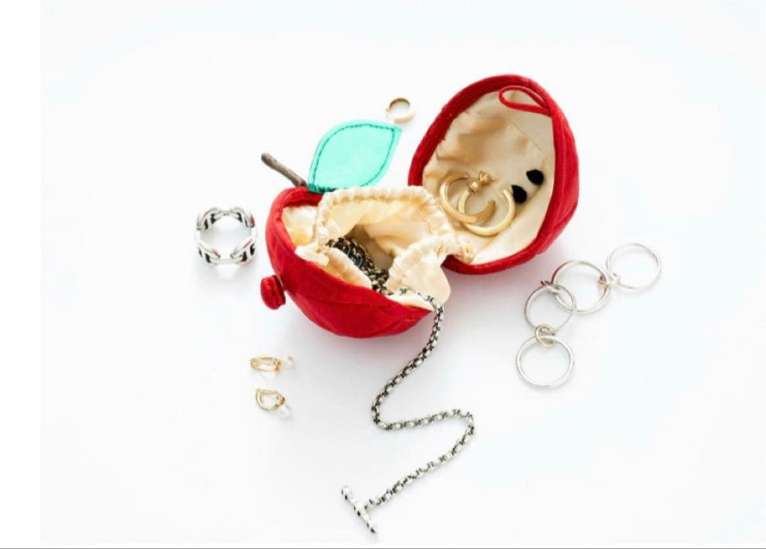 ラドロー限定りんごアクセサリーケース