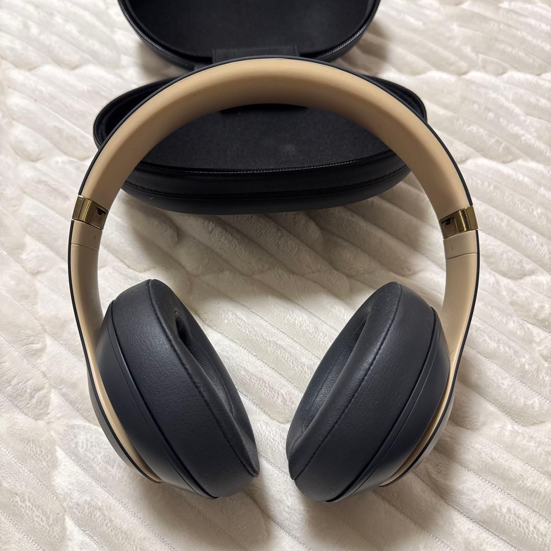 【たら】Beats ワイヤレスヘッドホン ブラック/ゴールド