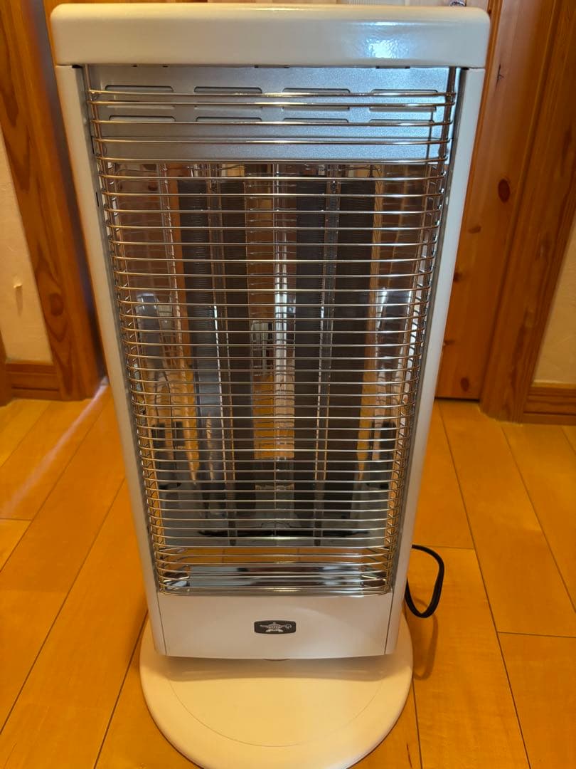 美品 アラジン　グラファイトヒーター　AEH-G100D/W 24年製