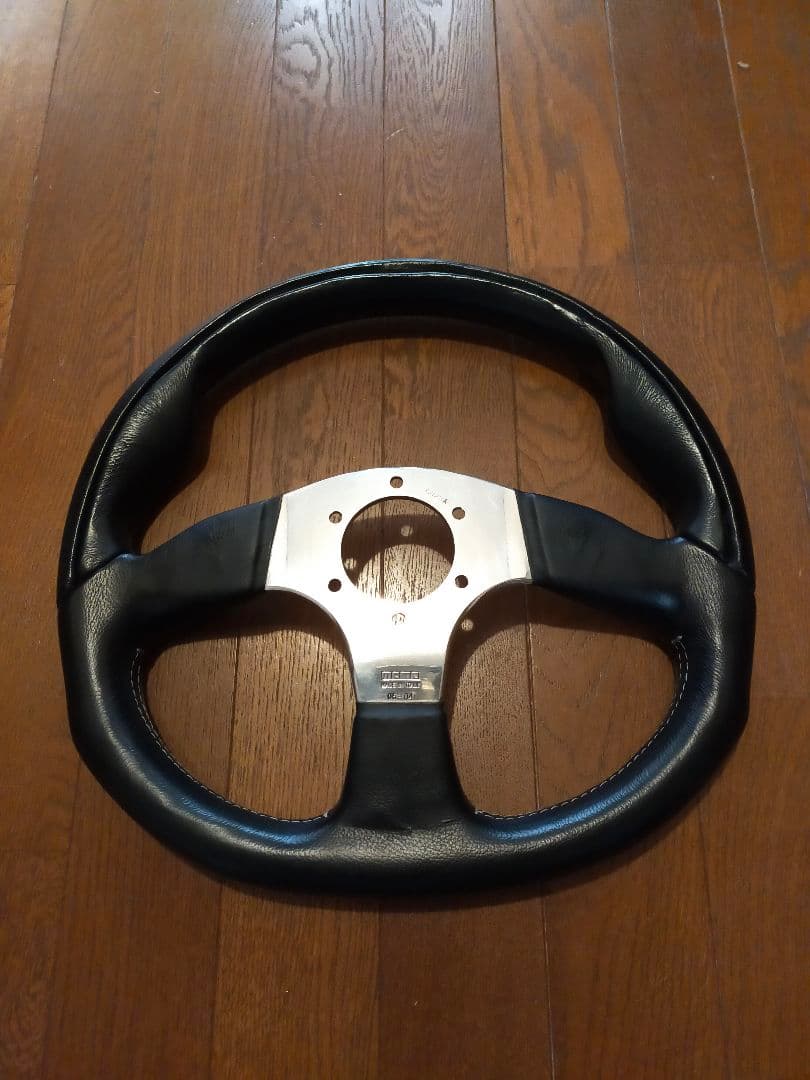 MOMO ステアリングホイール 黒