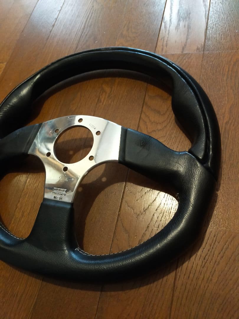 MOMO ステアリングホイール 黒