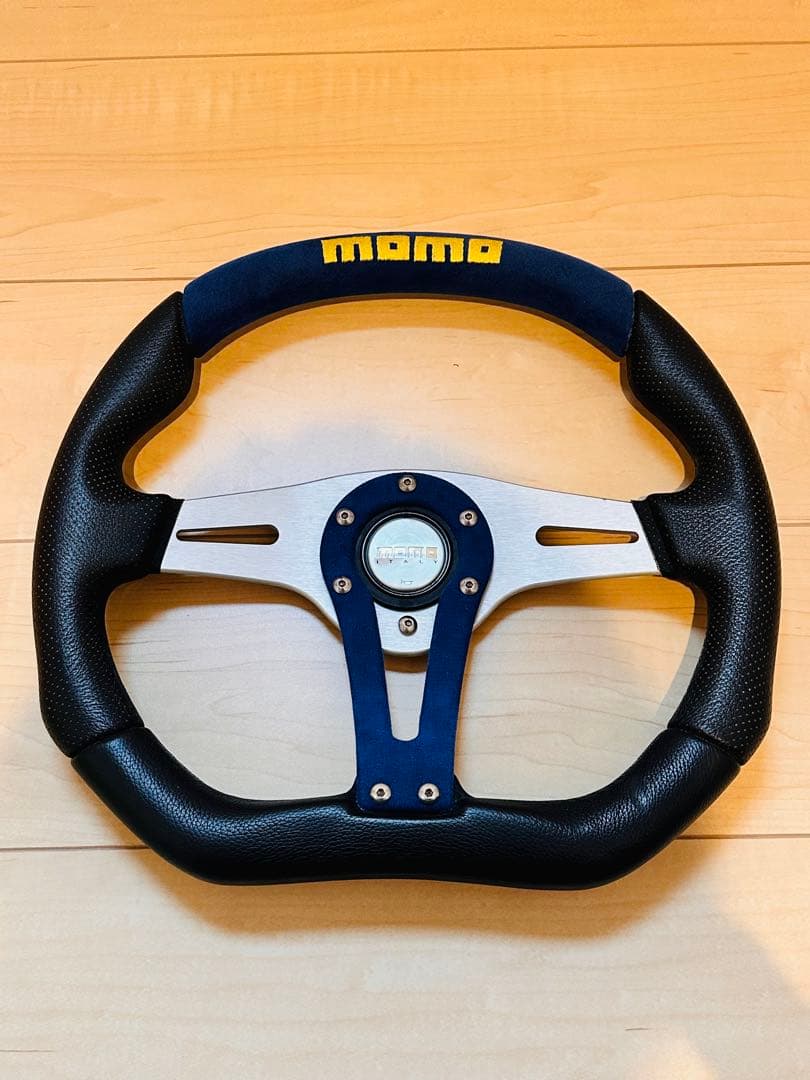【最終値下】MOMO momo ステアリング ハンドル トレック