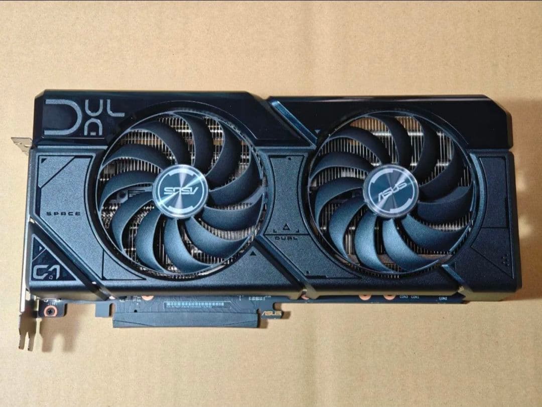 ​ASUS Radeon RX 7700 XT OC 12GB【RTX4070並