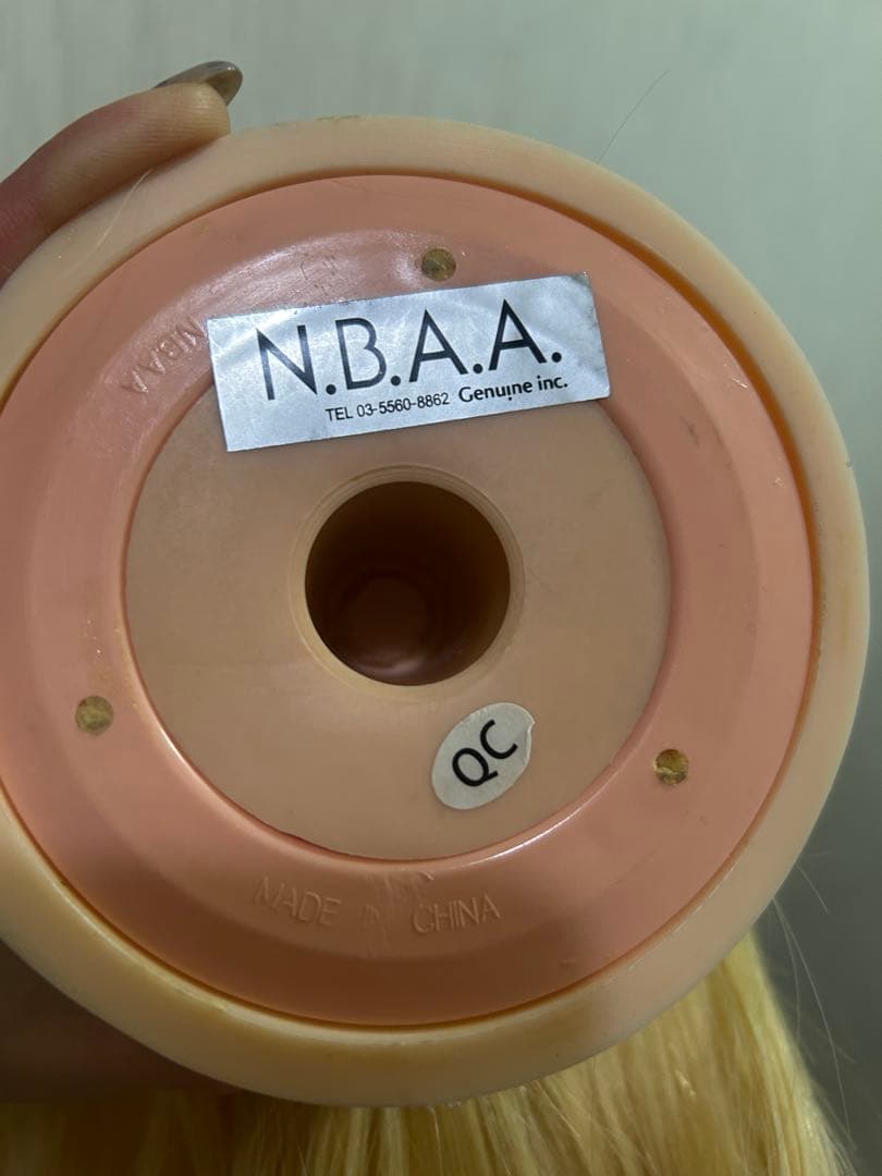 N.B.A.A. ブラウン ロングウィッグ