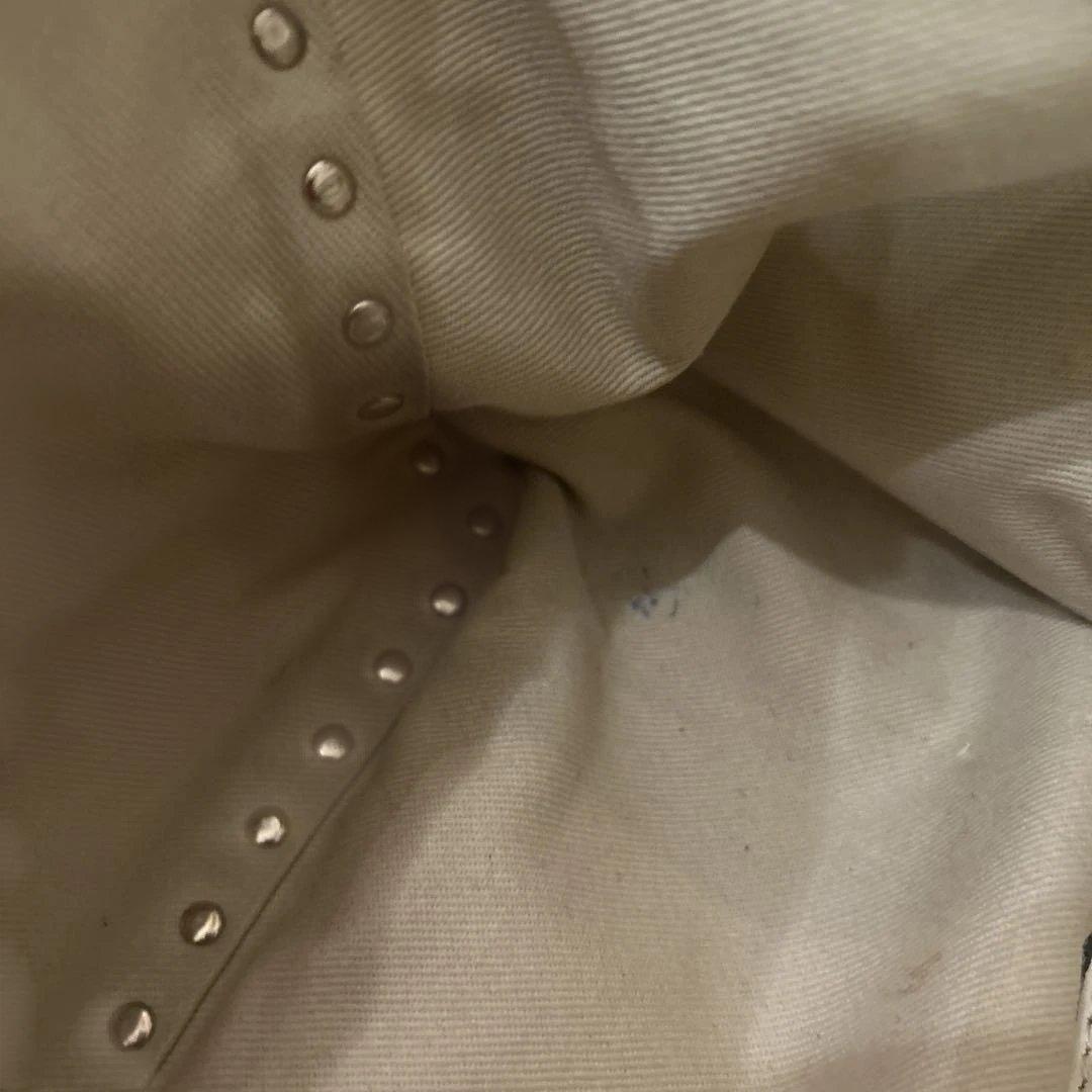 Valentino Garavaniロックスタッズ・オフホワイトバッグ