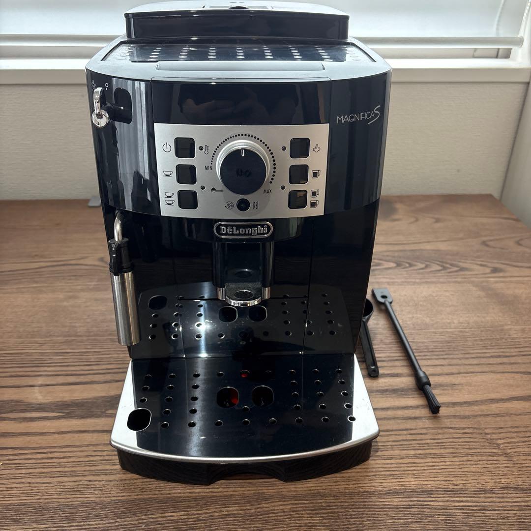 【美品】デロンギ DeLonghiコーヒー マグニフィカS ECAM22112