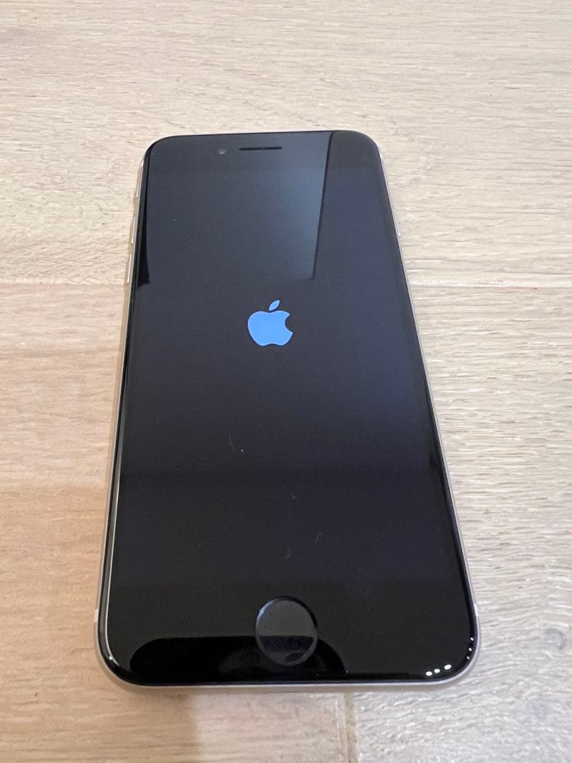 iPhone SE 3世代 64GB 極美品