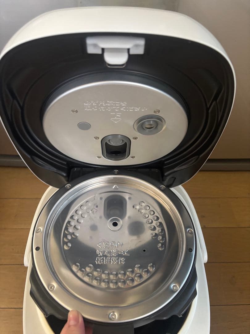 TOSHIBA　RC-10VRT　2022 年製真空IH炊飯器