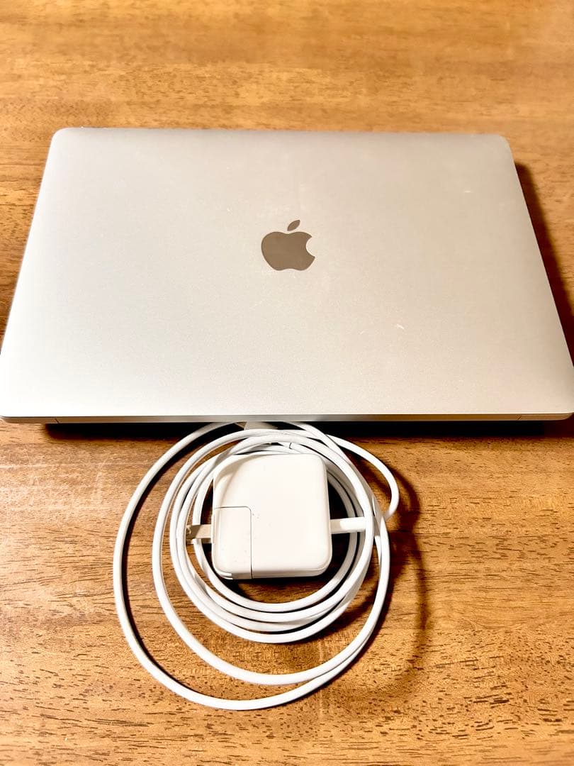 Apple MacBook Air (M1, 2020) 本体