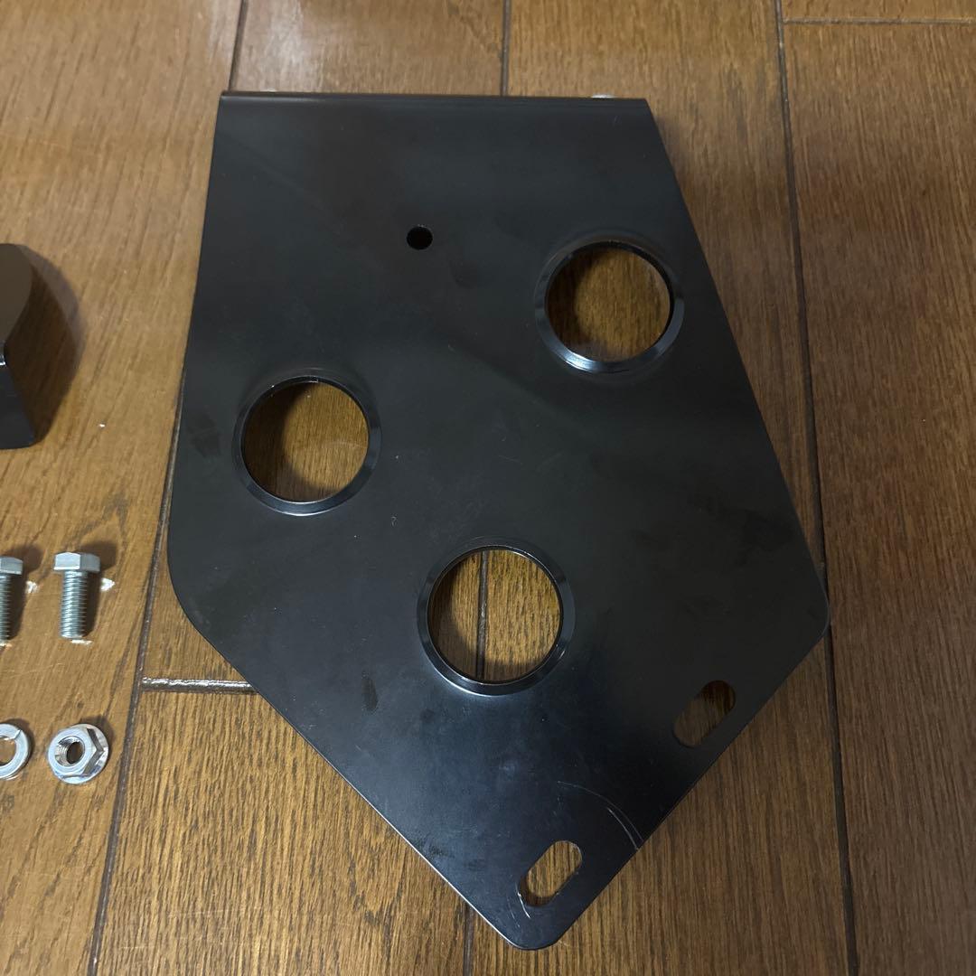 MTドライバーズフットレスト・ジムニーJB64,JB74 マニュアル車用 黒