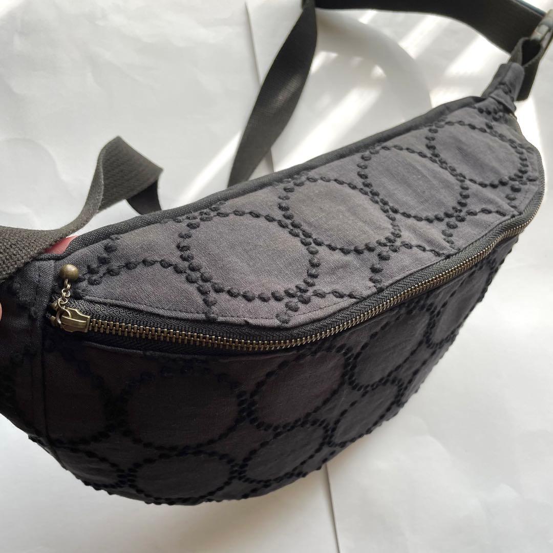 ミナペルホネン タンバリンチャコール×ブラック　ハンドメイドボディバッグ