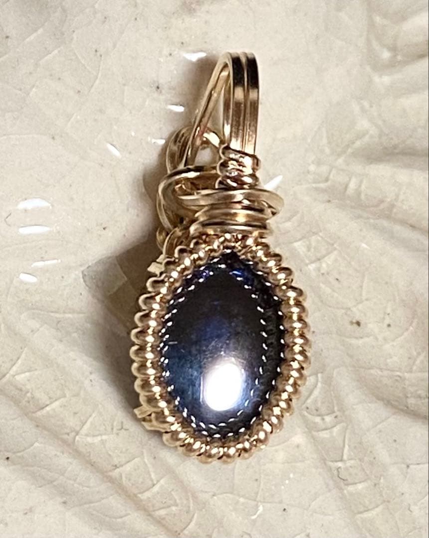 ハンドメイドペンダントトップ⭐︎ディープブルーチタニア(合成ルチル)